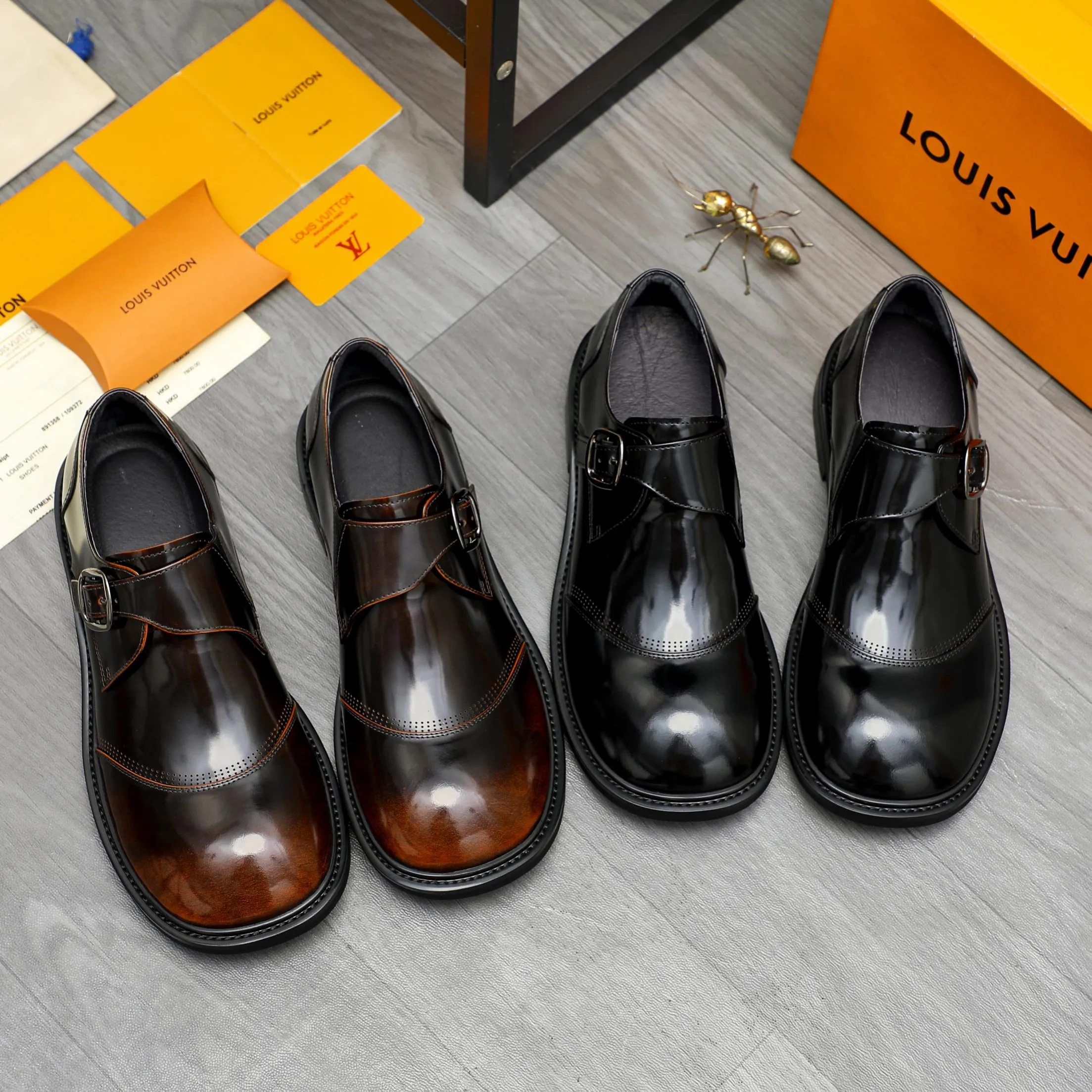 Men's men's shoes💰580 Product trademark: LV "Louis Vuitton" business buckle slip-on leather shoes Regular size: 37-46 Product material: Selected high-quality pearlescent polished cowhide leather upper, pigskin lining, rubber outsole